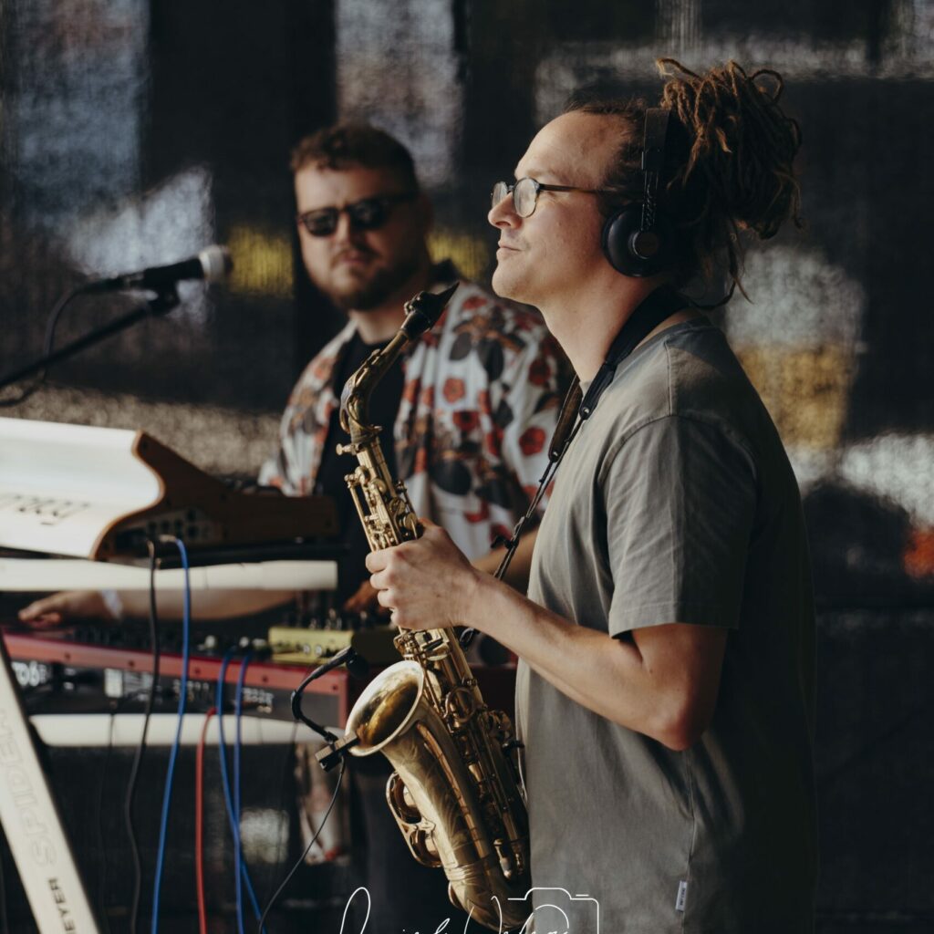 HANNES SCHIERLE(Saxophone)